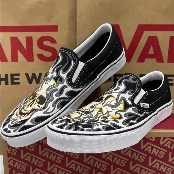 Vans WMNS Classic Slip-On
Flame Skull Black/True White
VN0009Q7BMX Sneakers - Picture 8 of 16